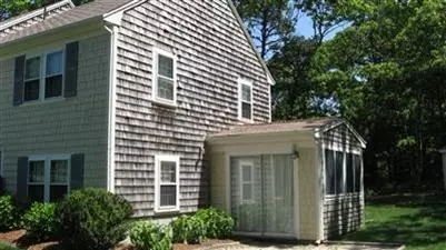 20 Ash Cir, Cotuit, MA 02635 photo 2