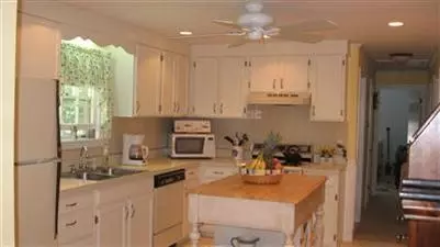 20 Ash Cir, Cotuit, MA 02635 photo 10