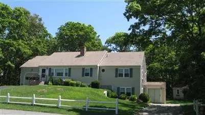 20 Ash Cir, Cotuit, MA 02635 photo 1