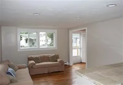 7 Columbia St, Wareham, MA 02571 photo 4