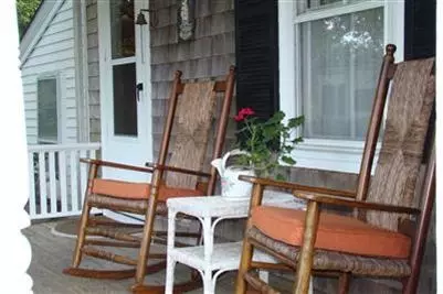 14 Keene St, Bourne, MA 02532 photo 2