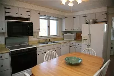 1293 Main St, Cotuit, MA 02635 photo 9