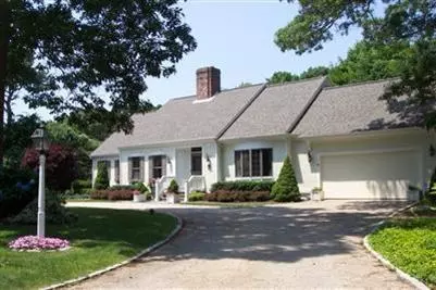20 Bates St, Osterville, MA 02655 photo 3