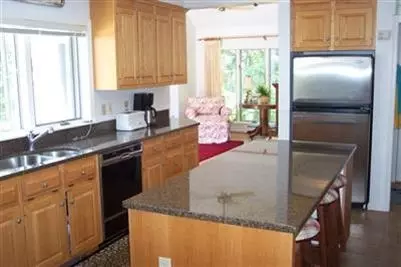20 Bates St, Osterville, MA 02655 photo 4