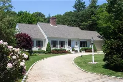 20 Bates St, Osterville, MA 02655 photo 1