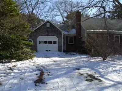 76 Vandermint Ln, Hyannis, MA 02601 photo 2