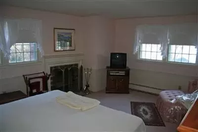 286 Mistic Dr, Marstons Mills, MA 02648 photo 11