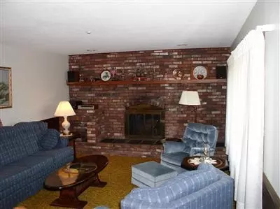 125 Surf Dr, Mashpee, MA 02649 photo 5