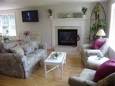 16 Midway Rd, Pocasset, MA 02559 photo 3