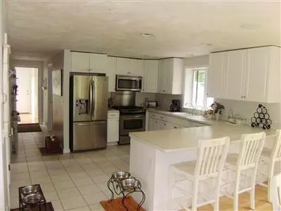 16 Midway Rd, Pocasset, MA 02559 photo 2