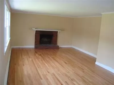 79 County Seat St, Hyannis, MA 02601 photo 2