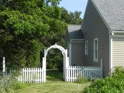 23 Meadowbrook Rd, Mashpee, MA 02649 photo 2