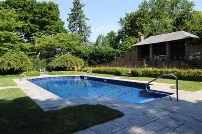 617 Main St, Osterville, MA 02655 photo 2