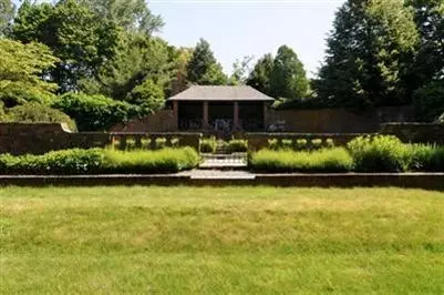 617 Main St, Osterville, MA 02655 photo 3