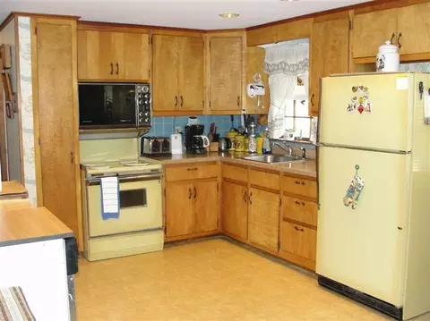 202 Arrowhead Dr, Hyannis, MA 02601 photo 11