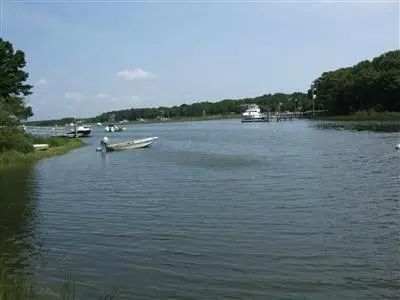 352 Monomoscoy Rd, Mashpee, MA 02649 photo 2