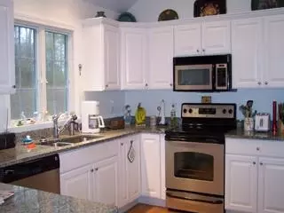19 Center St, Mashpee, MA 02649 photo 5