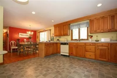 30 Dexter St, Eastham, MA 02642 photo 2