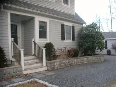 590 Main St, Cotuit, MA 02635 photo 2