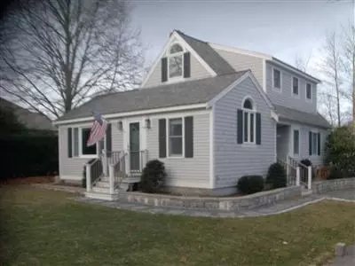 590 Main St, Cotuit, MA 02635 photo 1