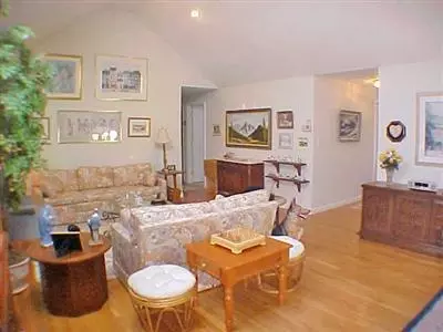 125 Snead Dr, Mashpee, MA 02649 photo 3