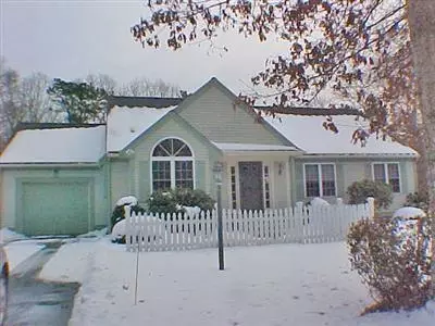 125 Snead Dr, Mashpee, MA 02649 photo 1