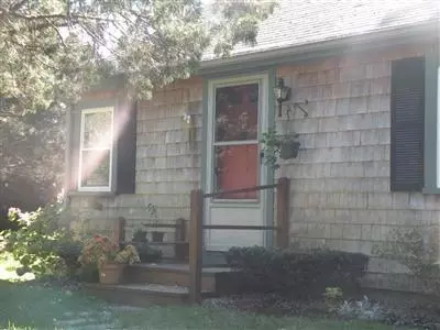 9 River Rd, Pocasset, MA 02559 photo 1