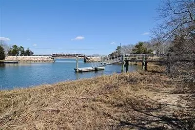 5 Compass Cir, Mashpee, MA 02649 photo 3