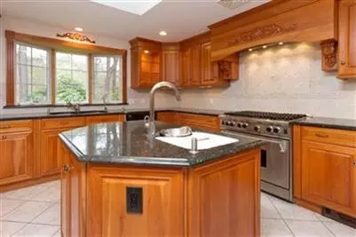 164 Marstons Ln, Yarmouth Port, MA 02675 photo 5