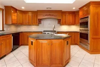 164 Marstons Ln, Yarmouth Port, MA 02675 photo 4