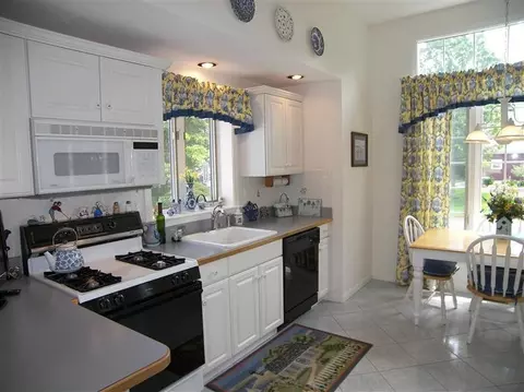 47 Snead Dr, Mashpee, MA 02649 photo 4