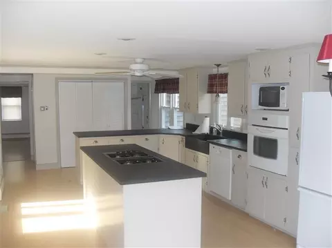 26 Locust Ave, West Barnstable, MA 02668 photo 2