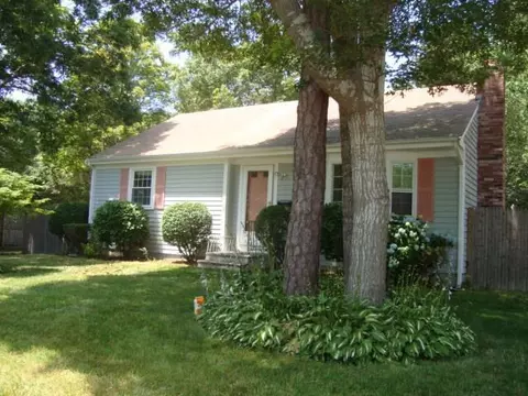 44 County Seat St, Hyannis, MA 02601 photo 1