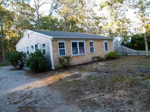 32 Robbins Rd, Harwich Port, MA 02645 photo 1