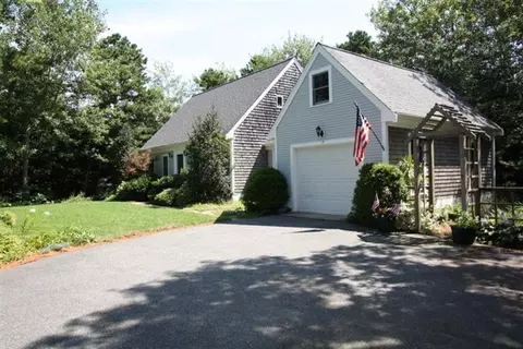 7 Brookside Cir, Mashpee, MA 02649 photo 1