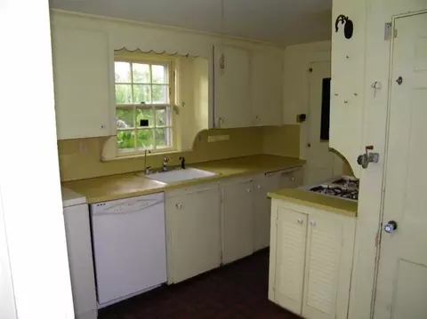 63 Locust St, Hyannis, MA 02601 photo 8