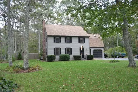 38 Wren Ln, Marstons Mills, MA 02648 photo 2