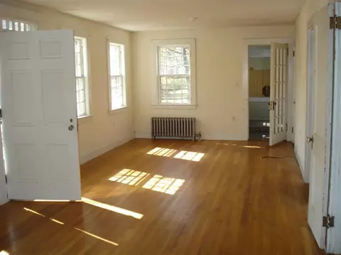 16 Spruce St, Hyannis, MA 02601 photo 3