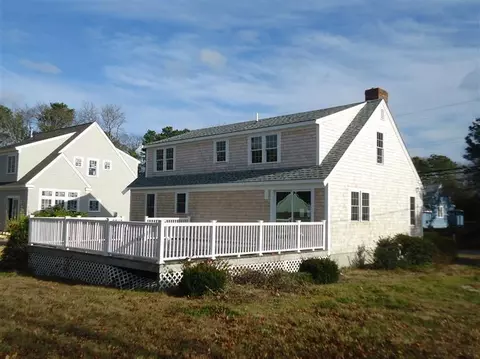 77 Shore Dr, Mashpee, MA 02649 photo 3