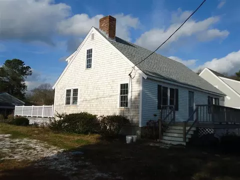 77 Shore Dr, Mashpee, MA 02649 photo 2