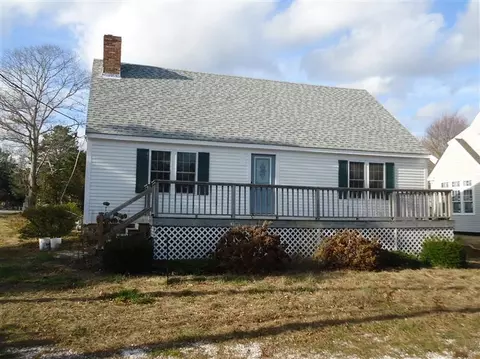 77 Shore Dr, Mashpee, MA 02649 photo 1
