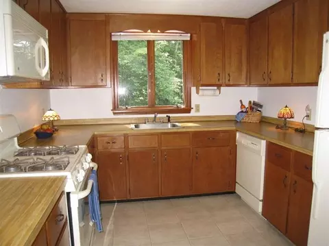 155 Monomoy Cir, Centerville, MA 02632 photo 10