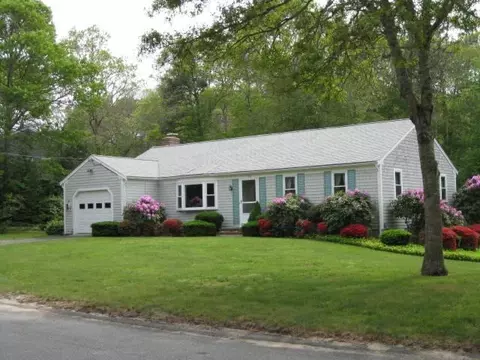 155 Monomoy Cir, Centerville, MA 02632 photo 1