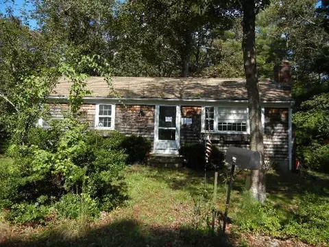 50 Hemlock Dr, Mashpee, MA 02649 photo 1