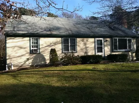 46 Lexington Dr, Hyannis, MA 02601 photo 2