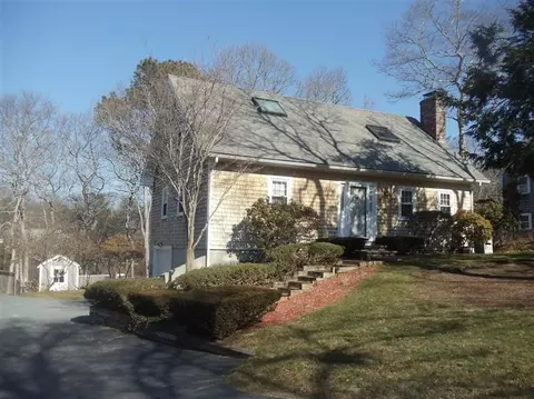 52 Three Ponds Dr, Centerville, MA 02632 photo 4