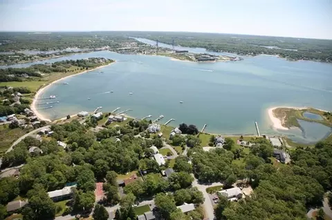 19 Robinwood Rd, Buzzards Bay, MA 02532 photo 2