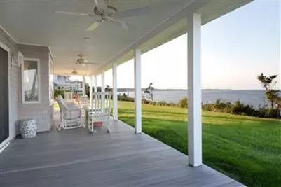 11 Phillips Rd, Sagamore Beach, MA 02562 photo 3