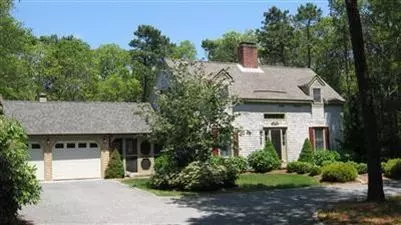 32 Tracey Rd, Cotuit, MA 02635 photo 2