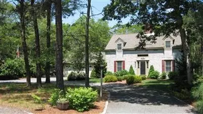 32 Tracey Rd, Cotuit, MA 02635 photo 1